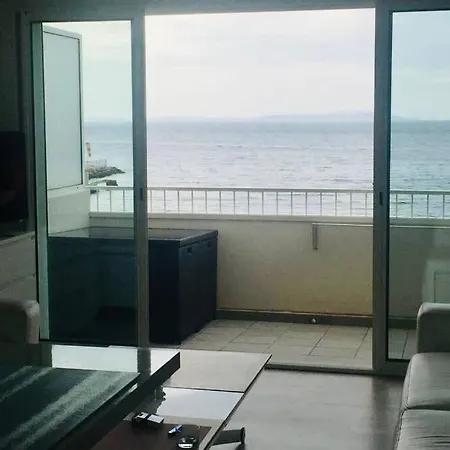 Hotel Les Pieds Dans L Eau, Vue Sur Les îles D’or *