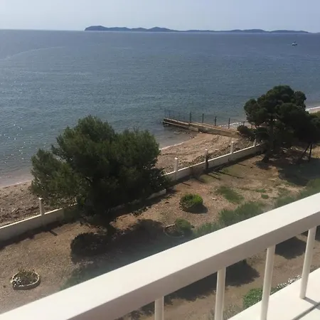 Les Pieds Dans L Eau, Vue Sur Les îles D’or Hyères