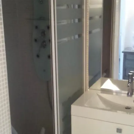 Les Pieds Dans L Eau, Vue Sur Les îles D’or * Hyères