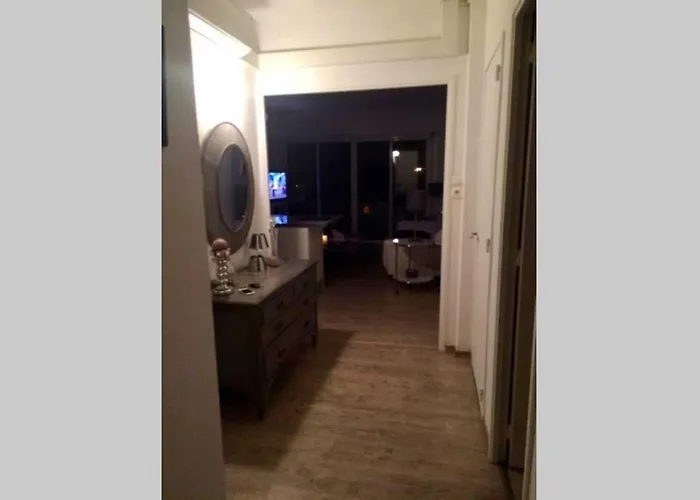 Les Pieds Dans L Eau, Vue Sur Les Iles D'or * Hyères