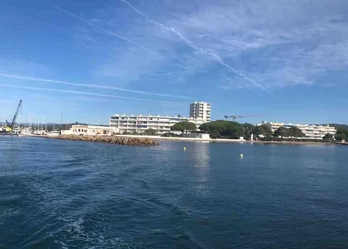 Les Pieds Dans L Eau, Vue Sur Les Iles D'or Hotel