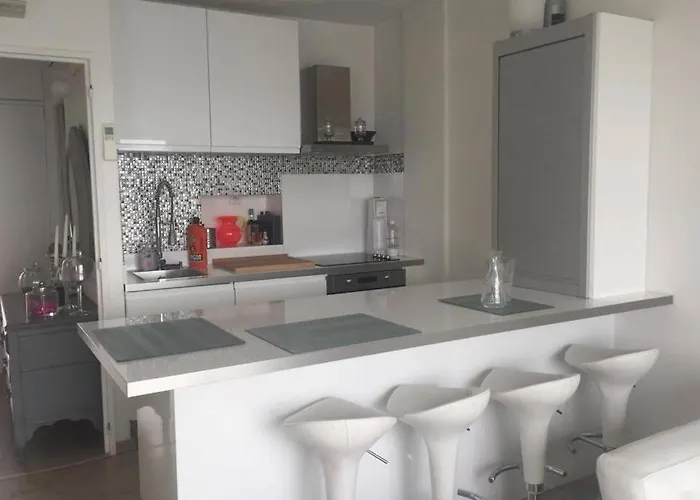 Les Pieds Dans L Eau, Vue Sur Les Iles D'or Hotel