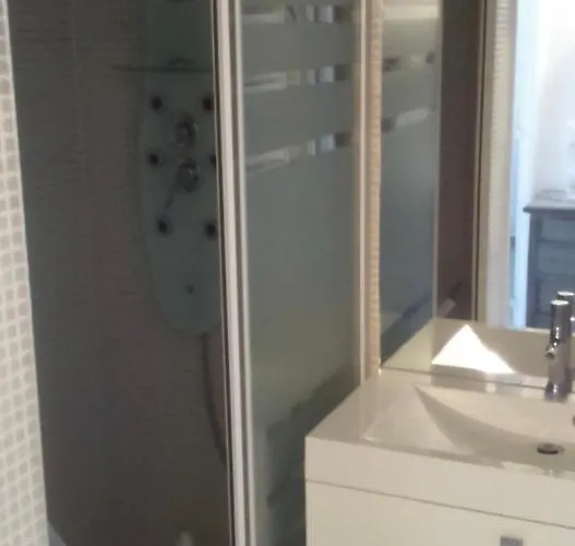 Les Pieds Dans L Eau, Vue Sur Les Iles D'or * Hyères